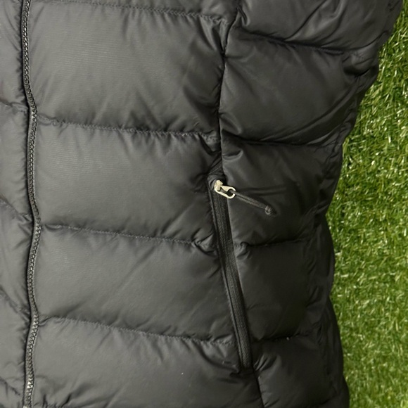 THE NORTH FACE SOCHI RU/14 FLAGS 700 DOWN VEST , SIZE LARGE WOMENS, BLACK/RED - Picture 3 of 14